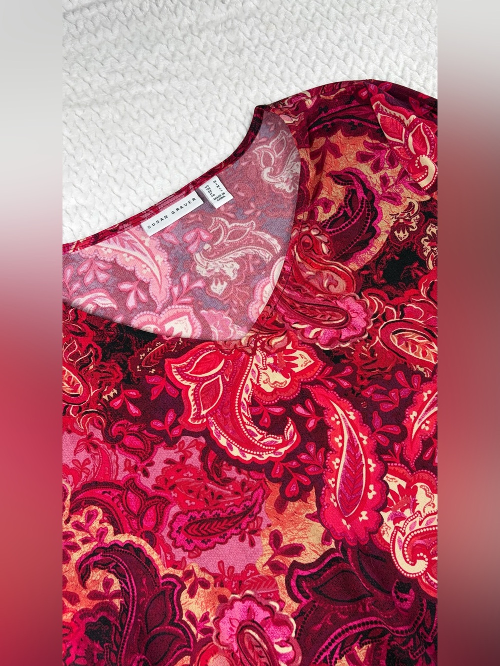 Susan Graver Liquid Knit V-Neck Top Medium Pink Magenta Red Paisley 3/4 Sleeve